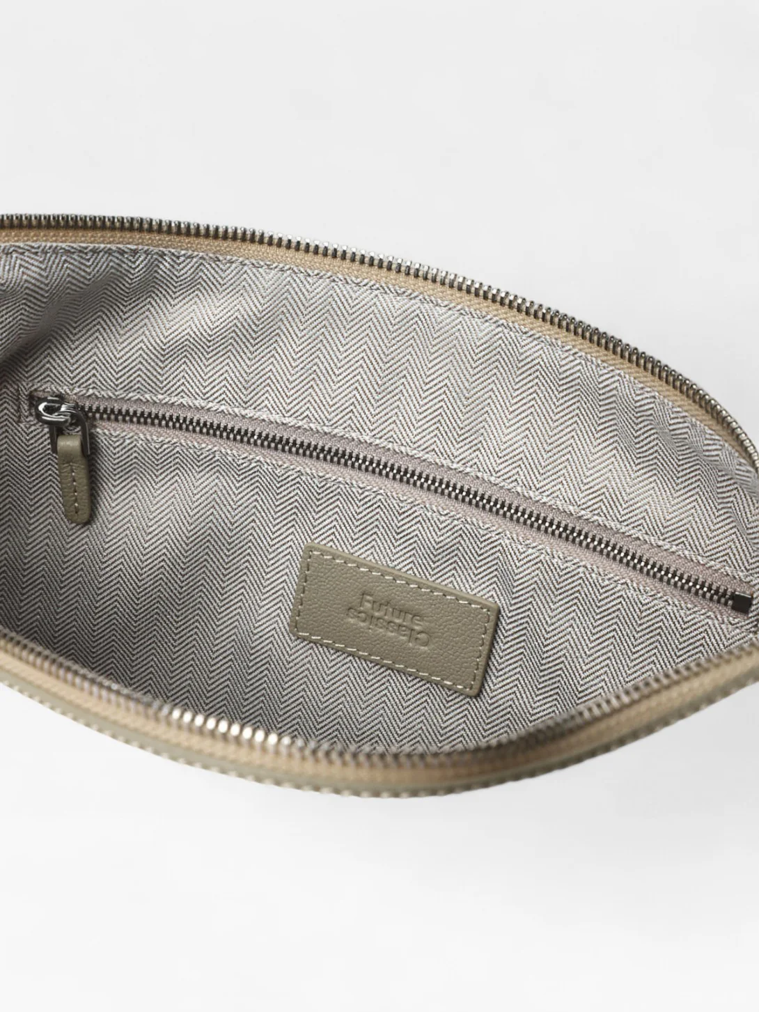Medium Spread Goat Crossbody - Image 11